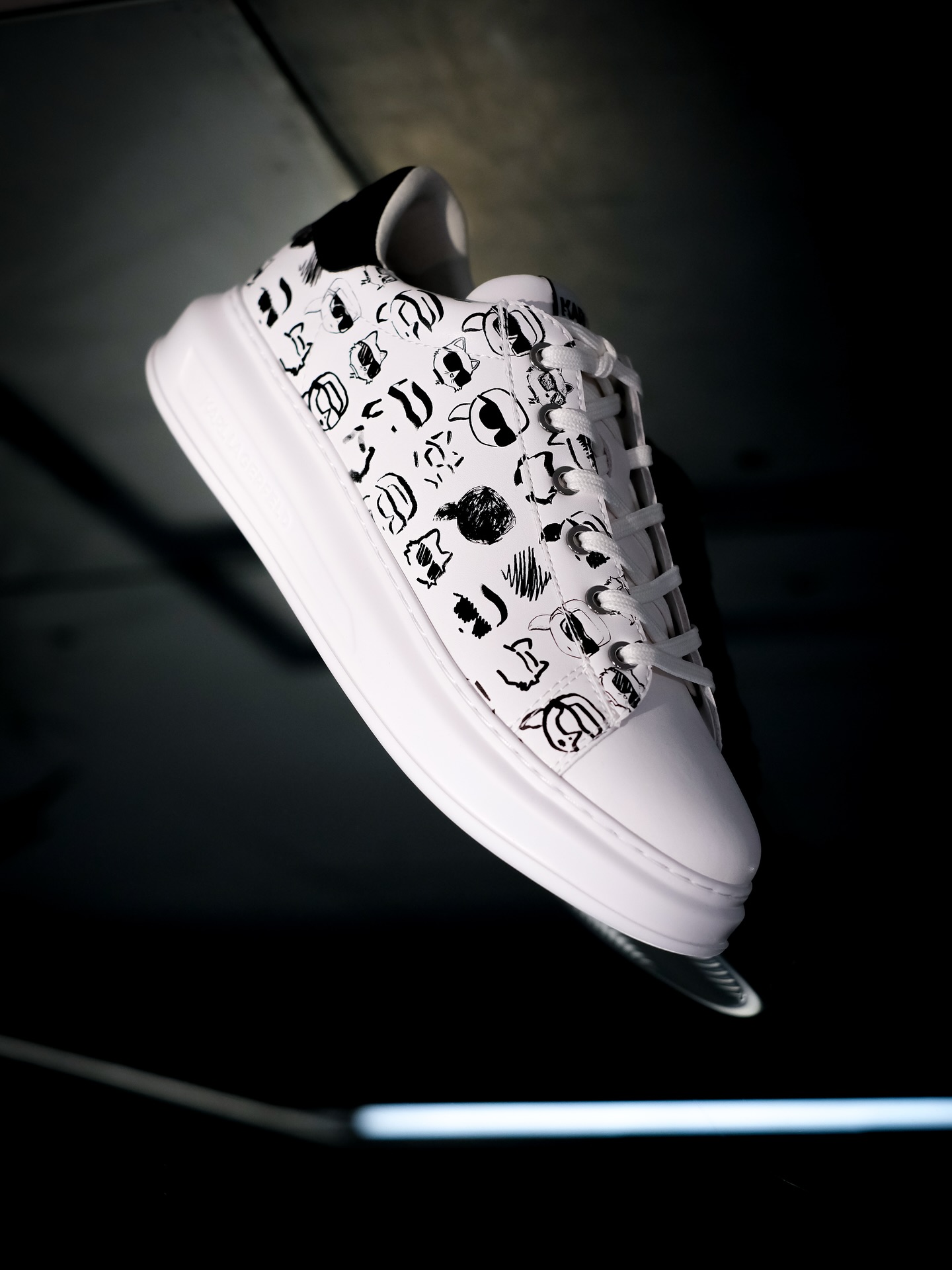 New drop of Kapri Karl Lagerfeld sneakers
#wearethefuture